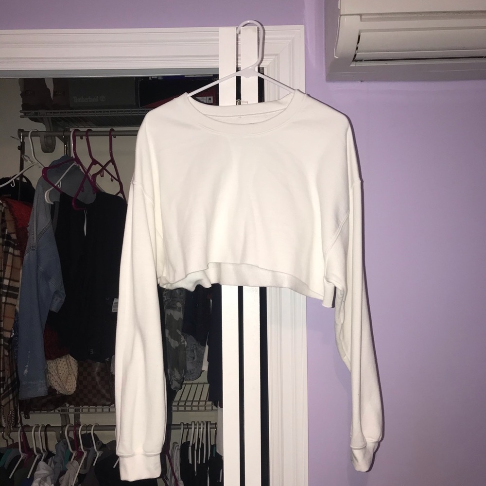 Pretty little thing cropped white sweatshirt Med